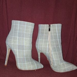 Elegant Plaid Heeled Boots - Gray